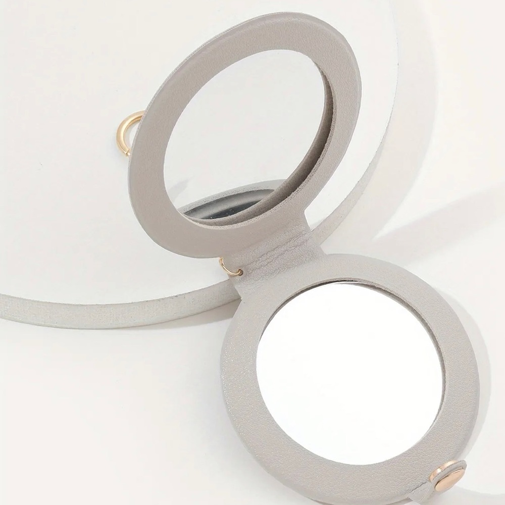 Makeup Mirror Keychain Accessory - Picture 3 of 4